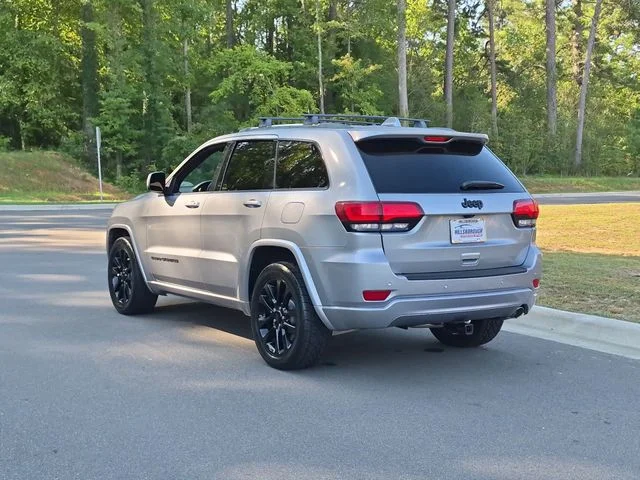Used 2019 Silver Jeep Altitude image 11