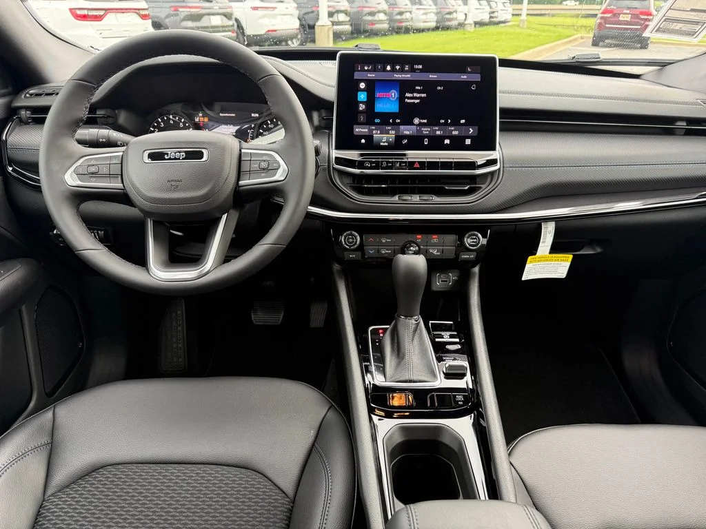 New 2026 Sting-Gray Clearcoat Jeep Latitude image 7