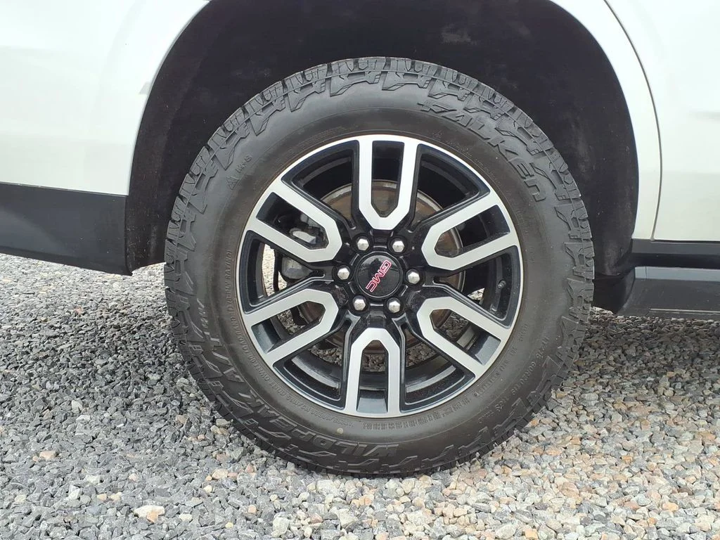 Used 2023 White GMC AT4 image 40