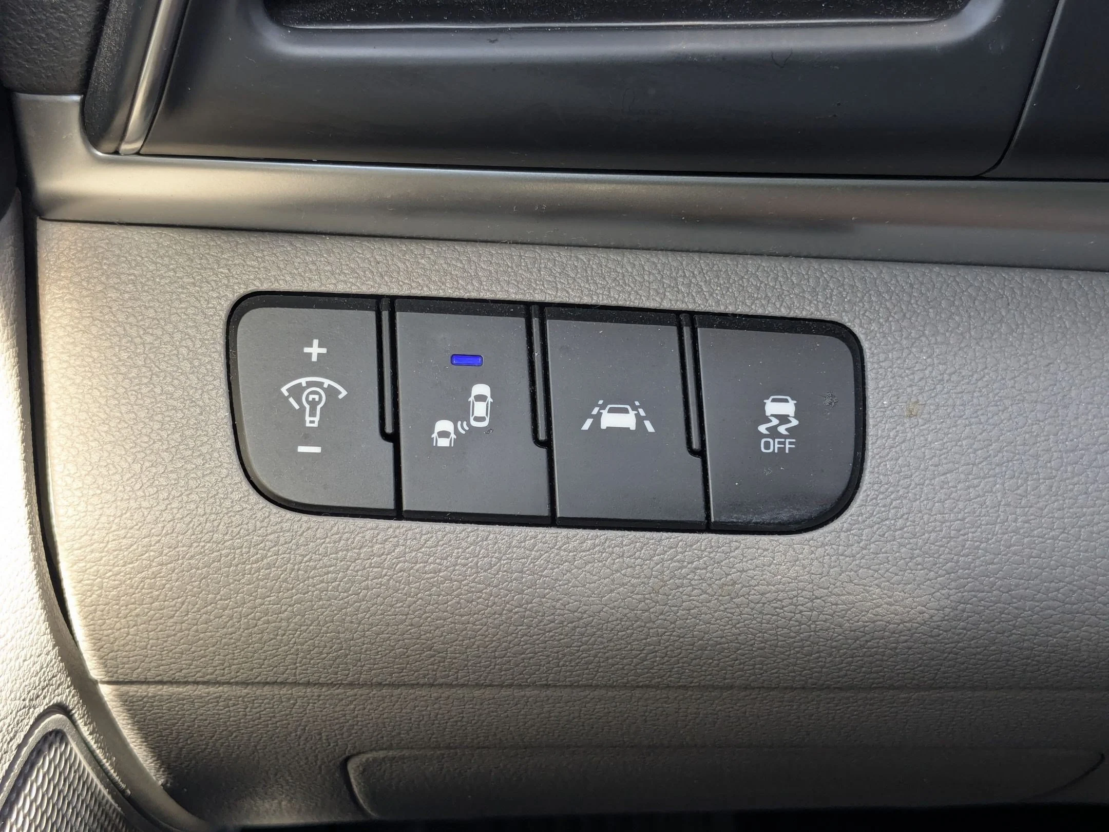 Used 2020 Scarlet Red Pearl Hyundai Value Edition image 17