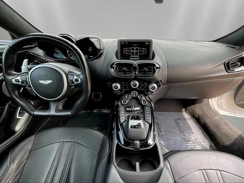 Used 2020  Aston Martin  image 7