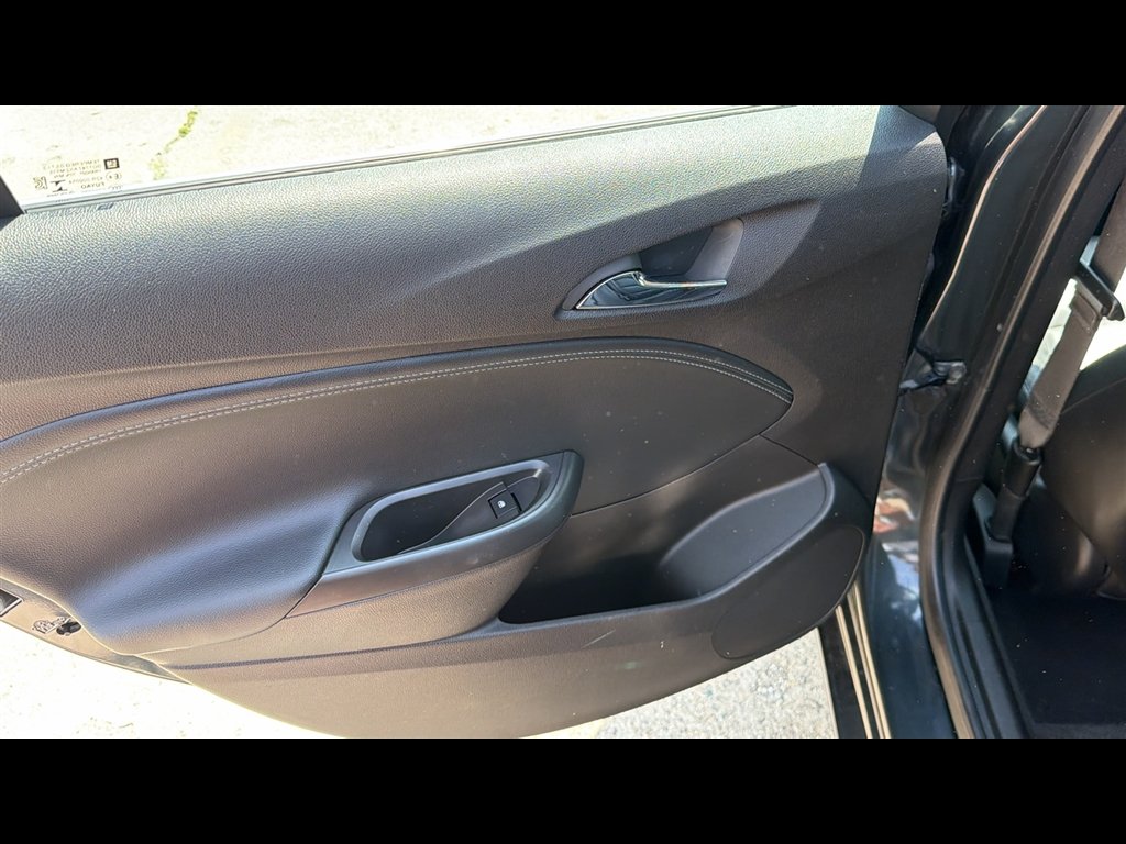 Used 2018 Graphite Metallic Chevrolet Premier image 22