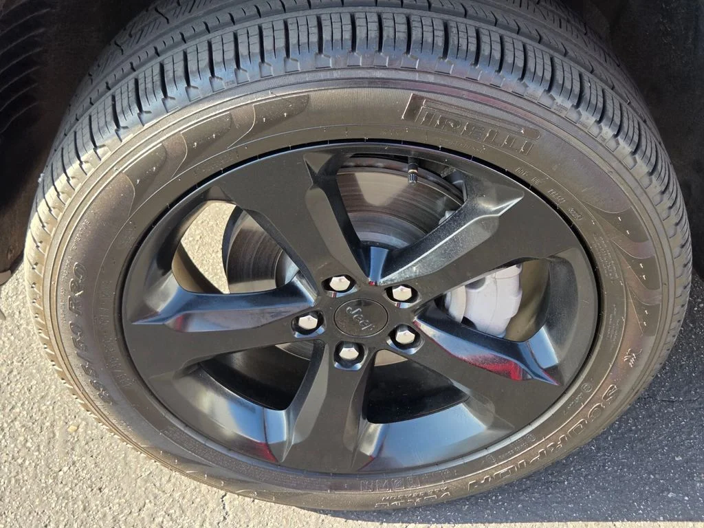 Used 2025 Gray Jeep Limited image 12