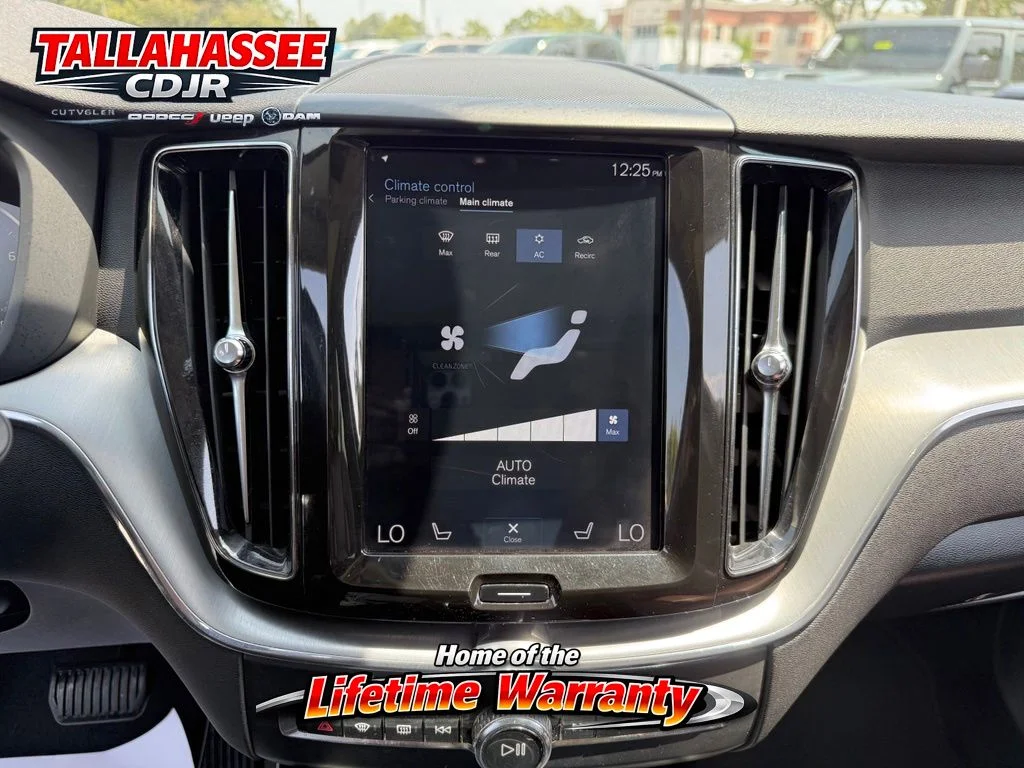 Used 2018 Gray Metallic Volvo T5 Momentum image 26