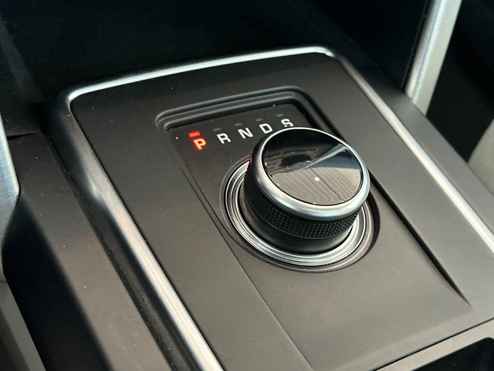Used 2018  Land Rover HSE image 24