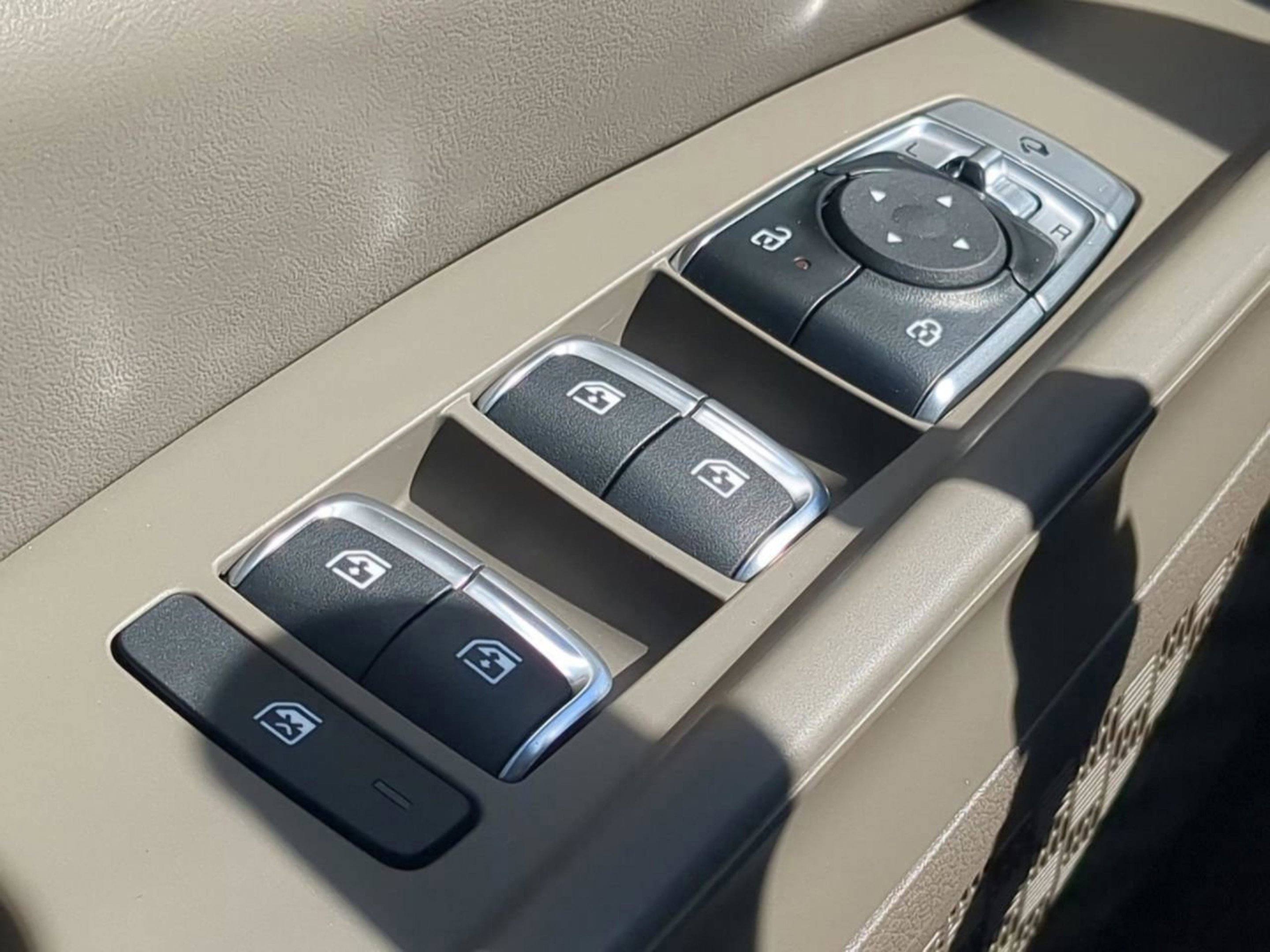 New 2026 Ivory Silver Kia SX image 30