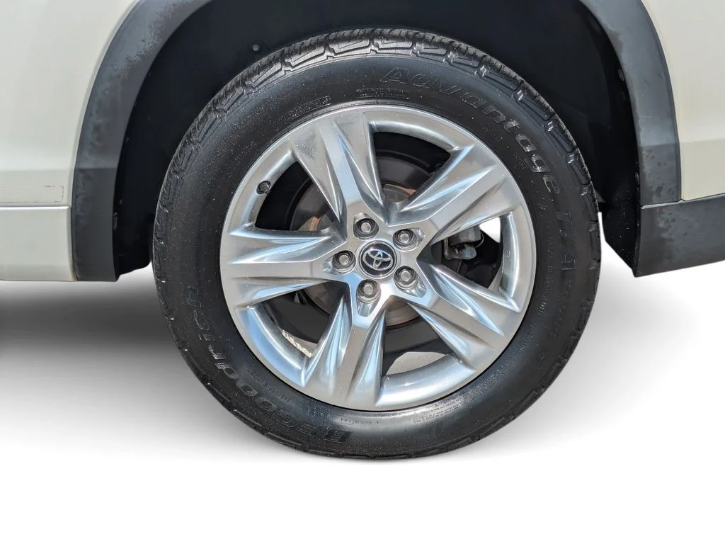 Used 2018 White Toyota Limited image 39