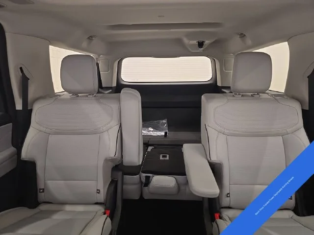 New 2026 Star White Metallic Tri-Coat Ford MAX Platinum® image 33