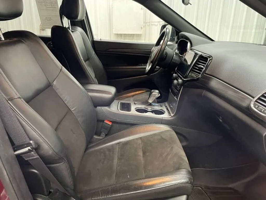 Used 2021 Velvet Red Pearlcoat Jeep Laredo X image 16