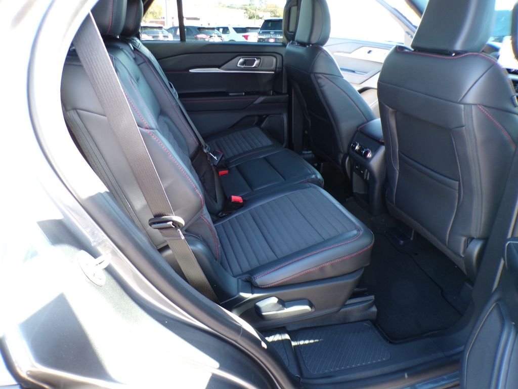 New 2026 Carbonized Gray Metallic Ford ST-Line image 28