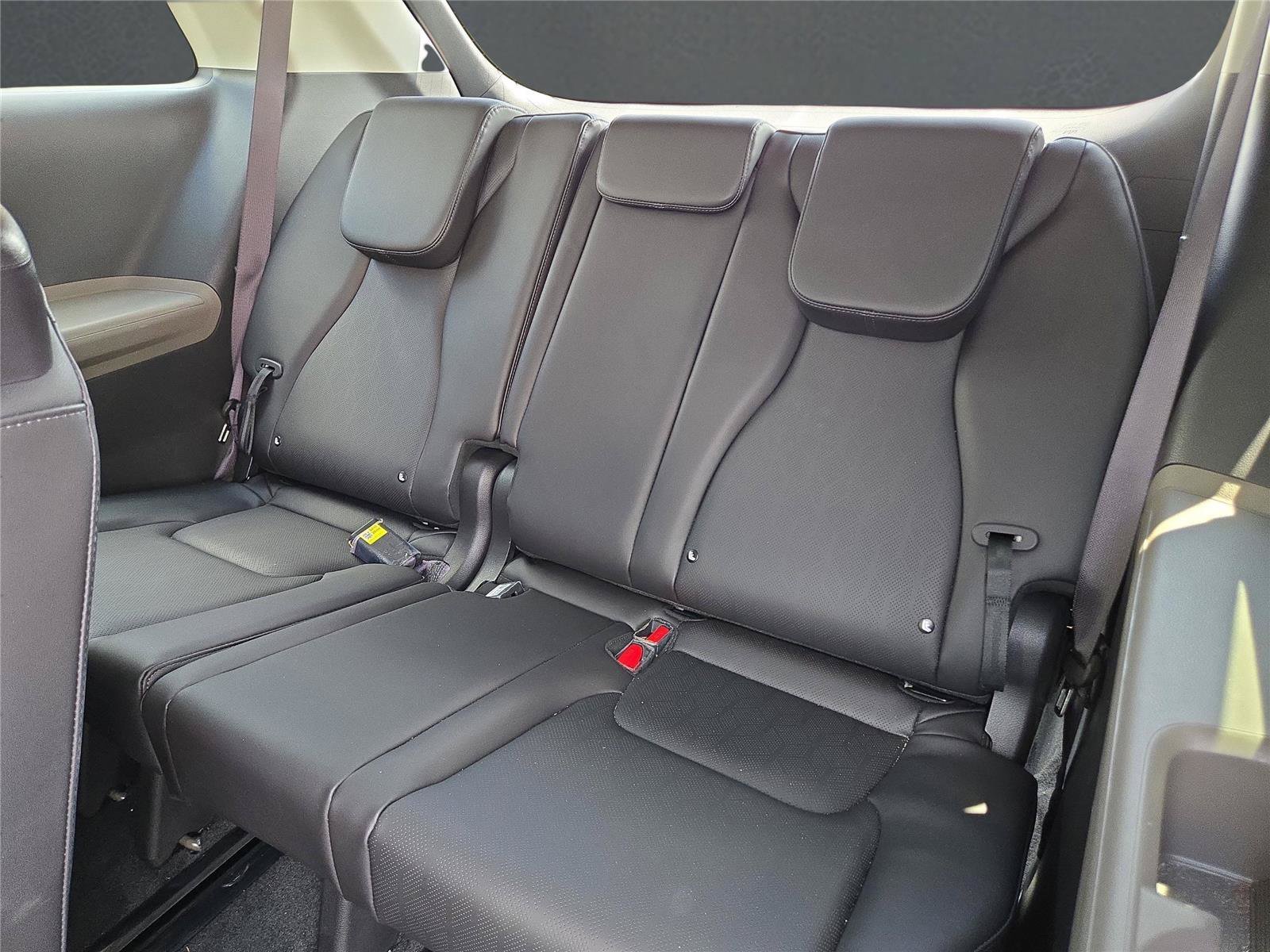 2025 Kia Carnival LXS - Photo 11