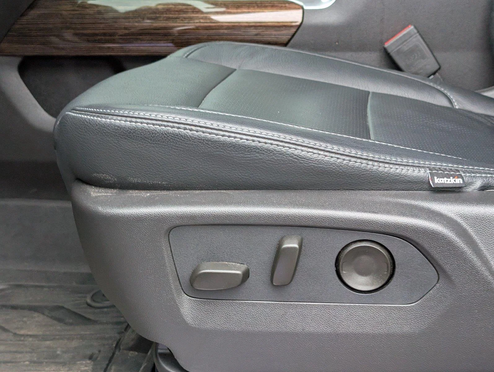 Used 2026 Summit White GMC Elevation image 15