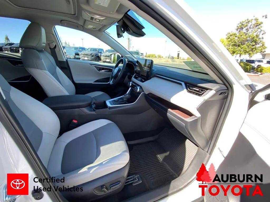 Certified Used 2025 Wind Chill Pearl Toyota Limited image 16