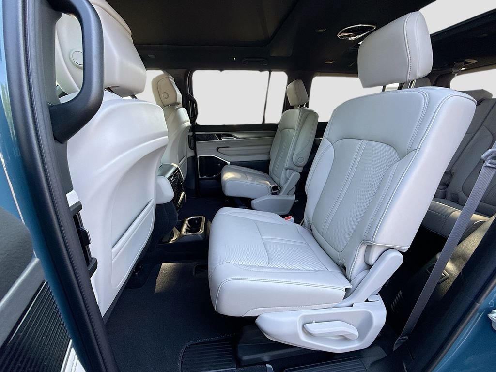 New 2026 Steel Blue Exterior Paint Jeep Limited Reserve image 27