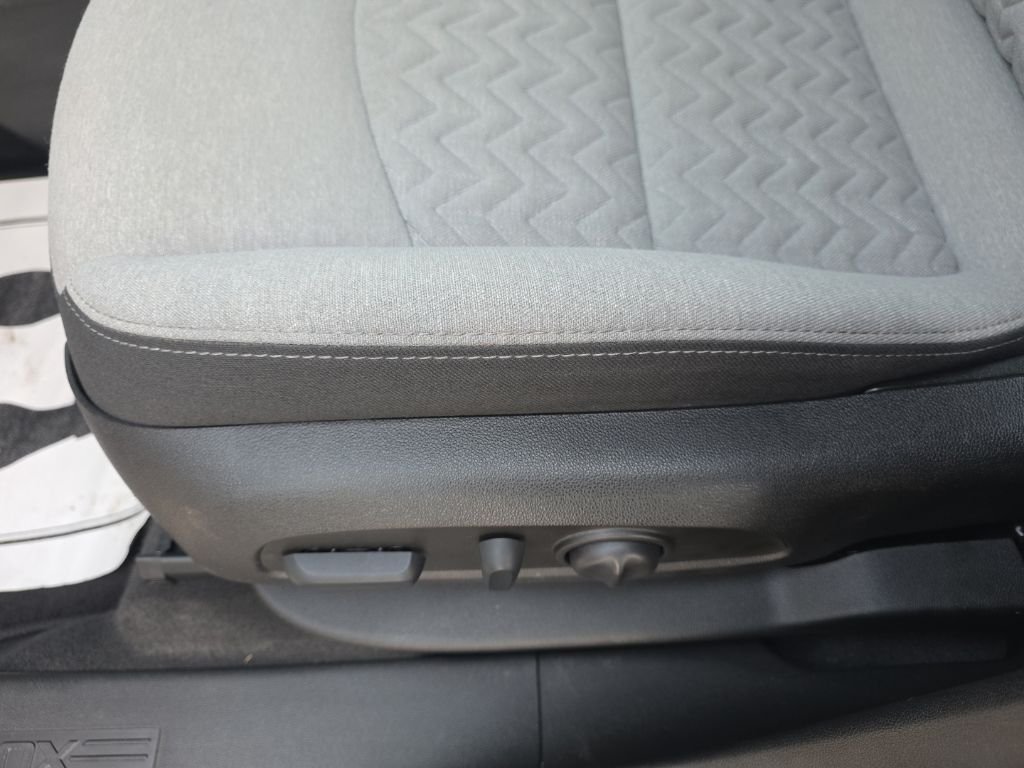 Used 2022 White Chevrolet LT image 13