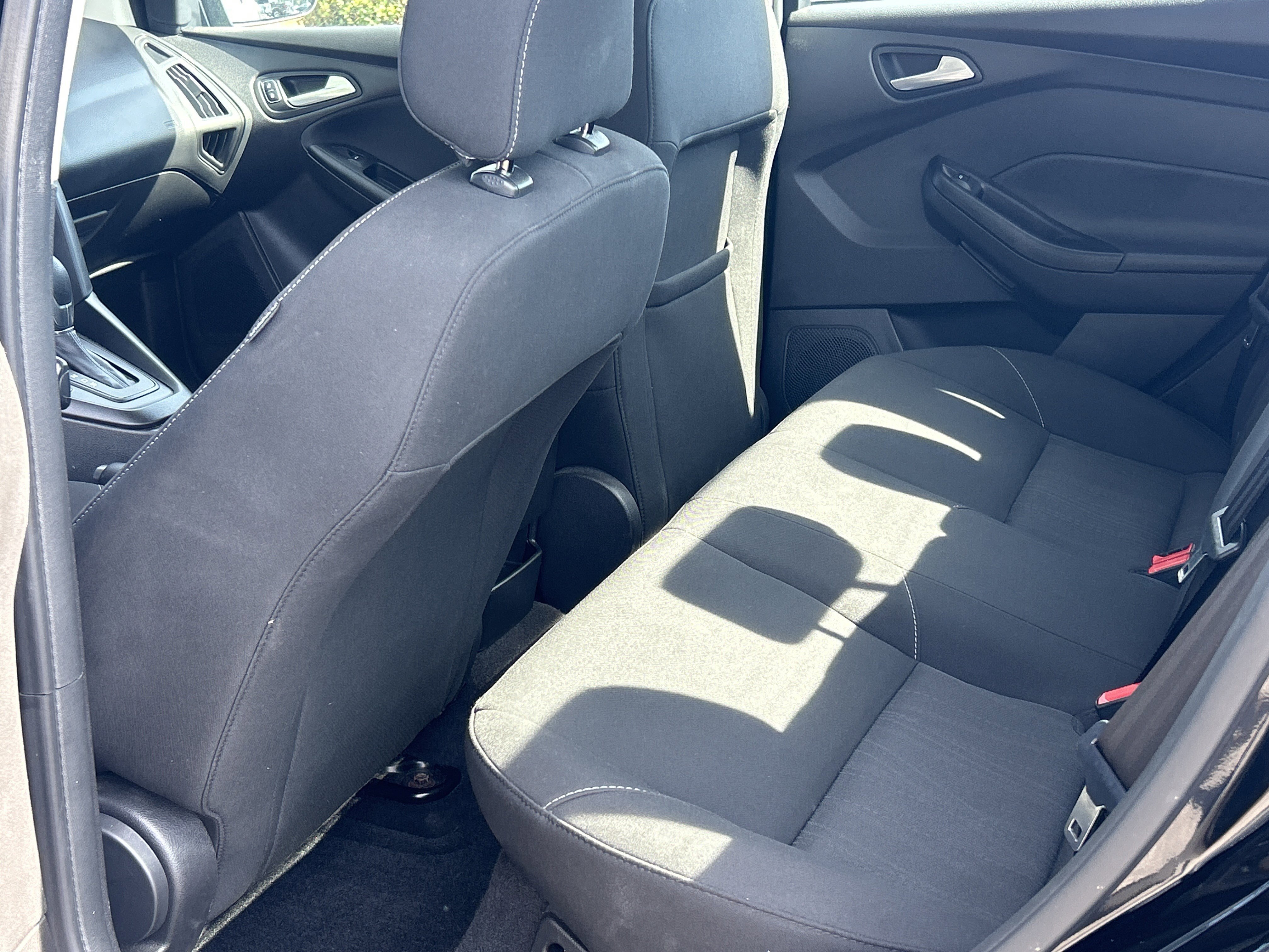 2018 Ford Focus SE - Photo 18