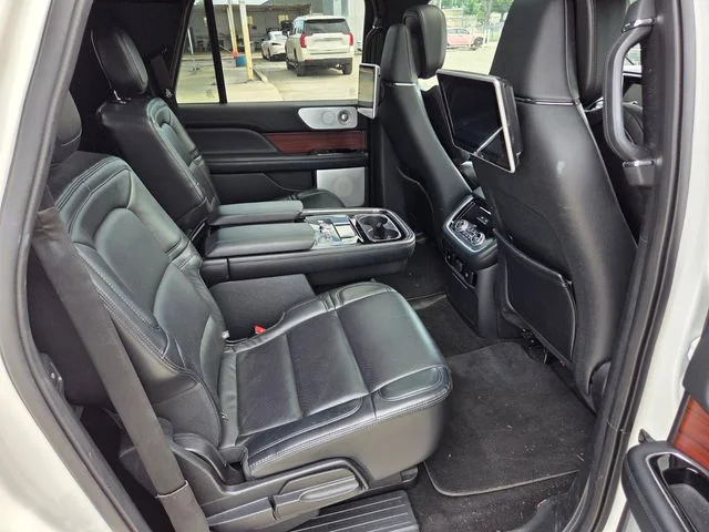 Used 2021 White Lincoln Reserve image 16