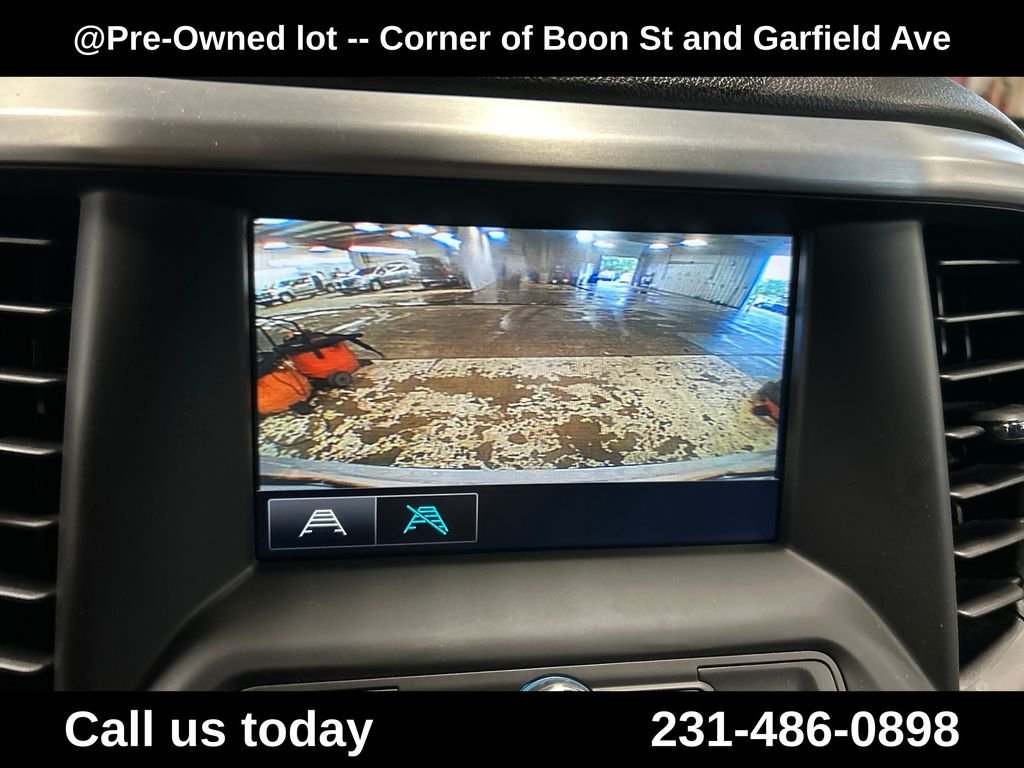 Used 2019 White GMC SLE-2 image 25