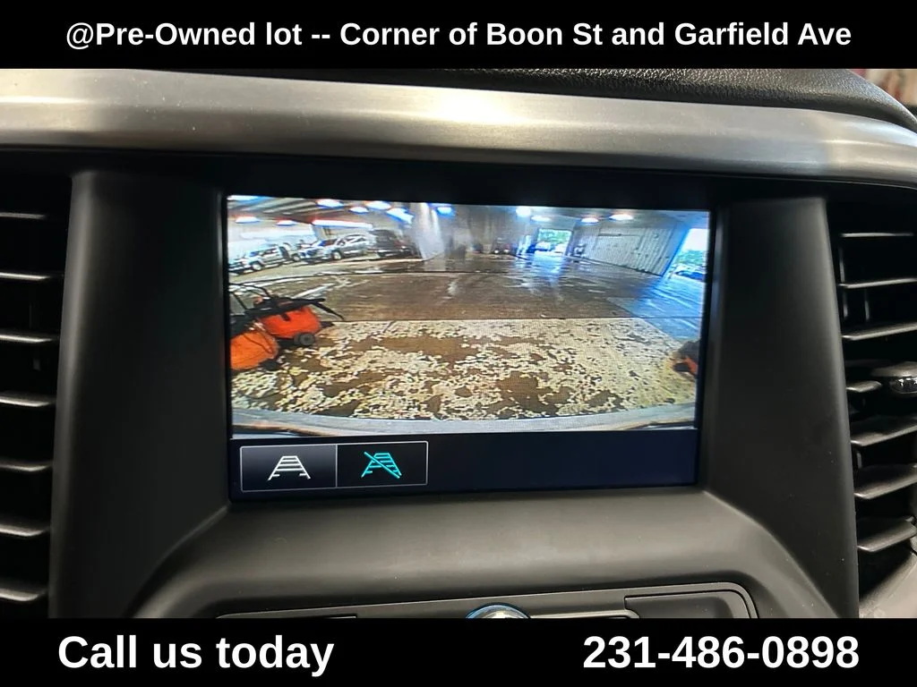 Used 2019 White GMC SLE-2 image 25