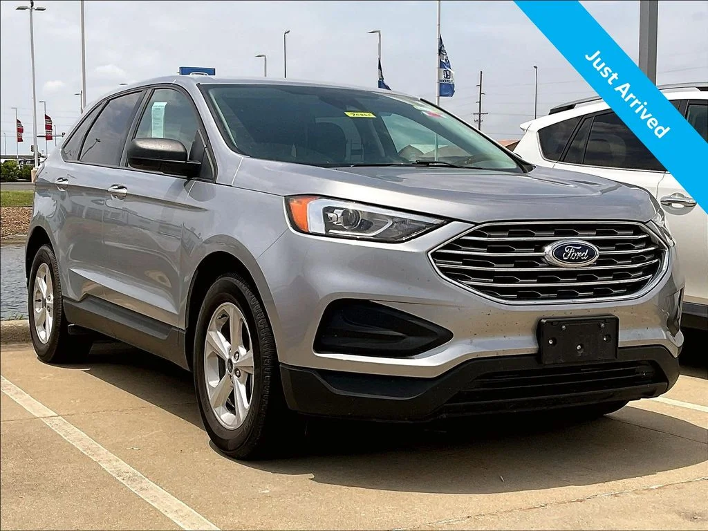 2021 Ford Edge SE's photo