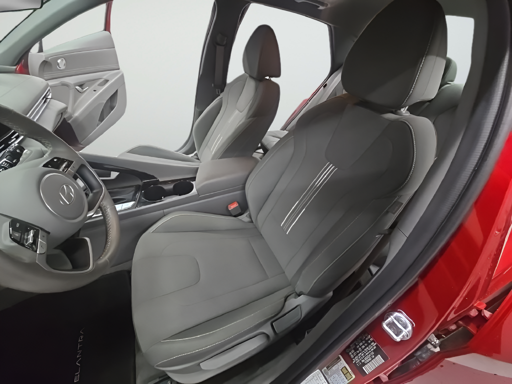 Used 2025 Red Hyundai SEL Convenience image 14