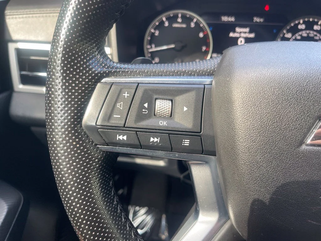 Used 2024 White Mitsubishi SE image 19
