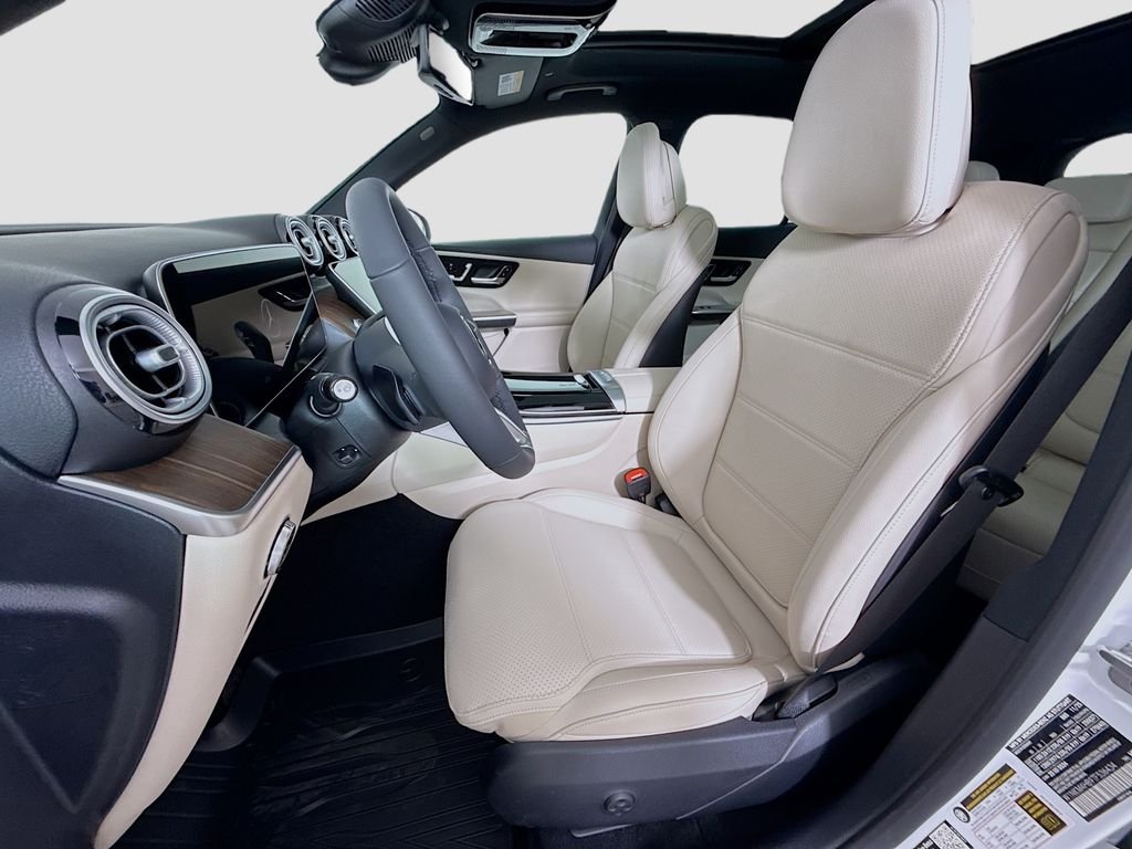 New 2026 MANUFAKTUR Moonlight White Metallic Mercedes-Benz GLC 300 image 22