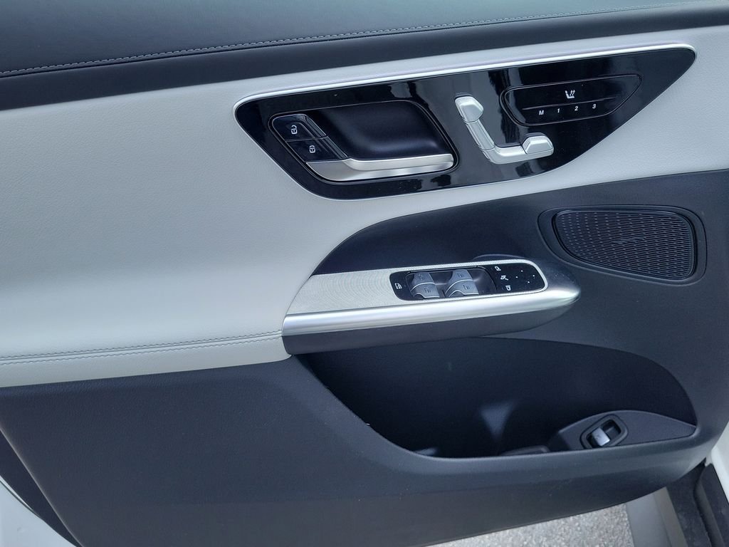 New 2026 Polar White Mercedes-Benz GLC 300 image 18