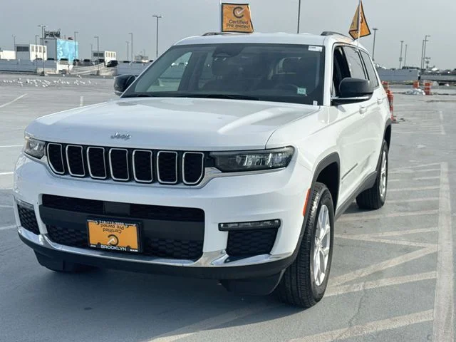 Used 2023 White Jeep Limited image 3
