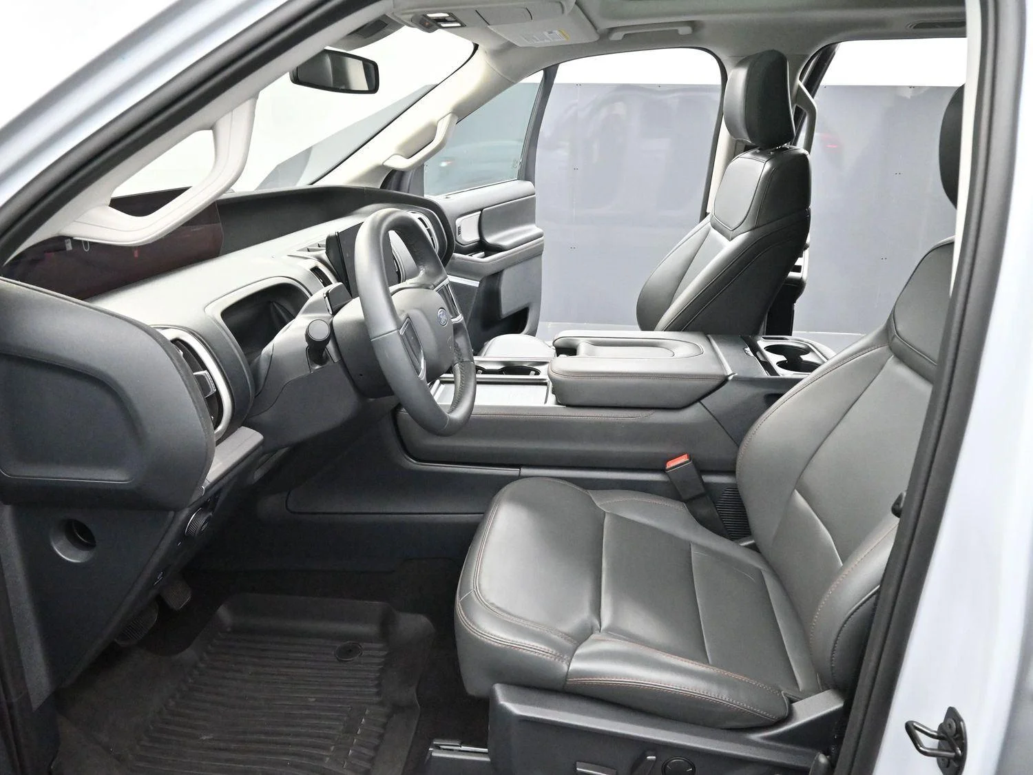 Used 2025 Space Silver Metallic Ford Active image 12