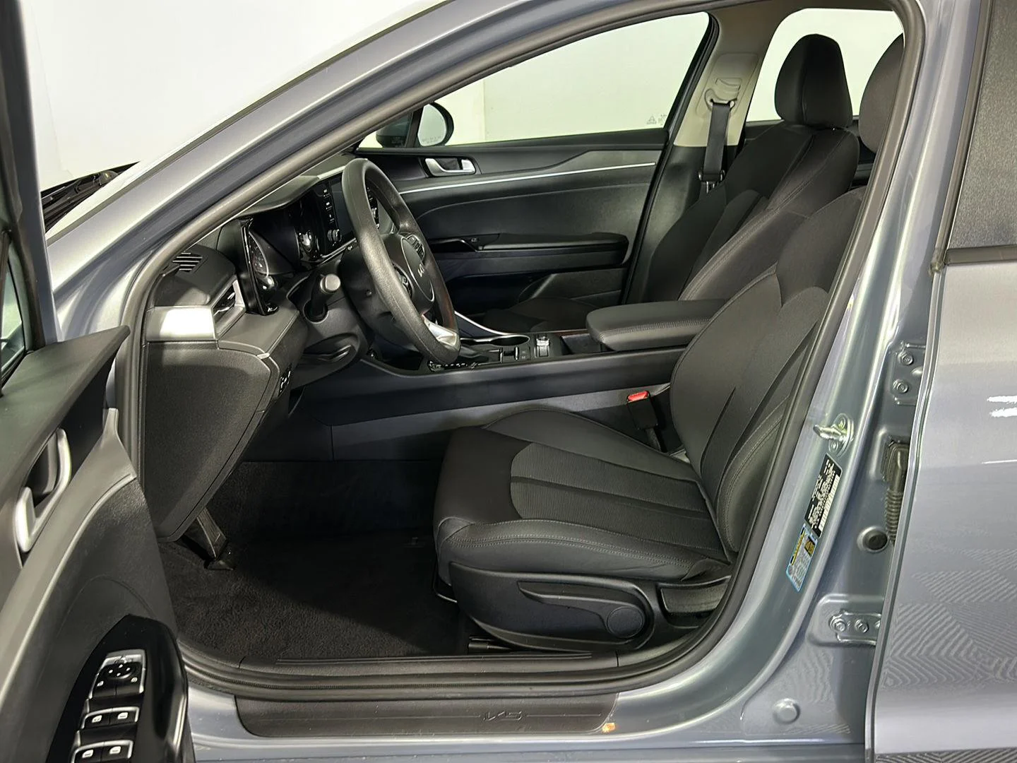 Used 2023 Everlasting Silver Kia LXS image 9