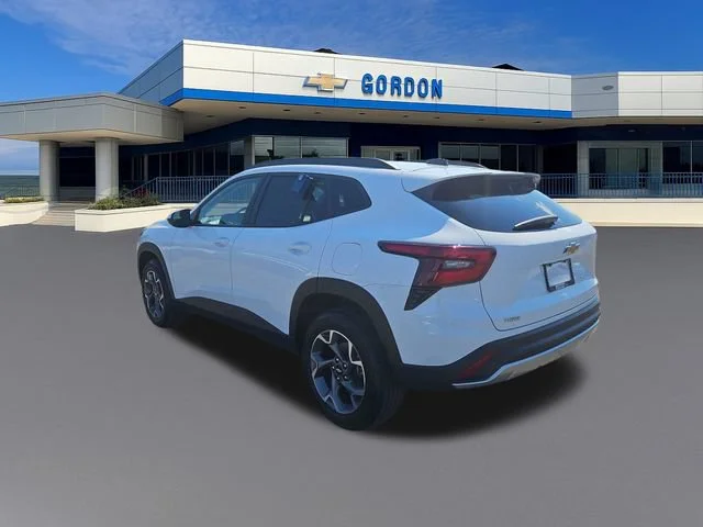 Used 2024 Summit White Chevrolet LT image 3