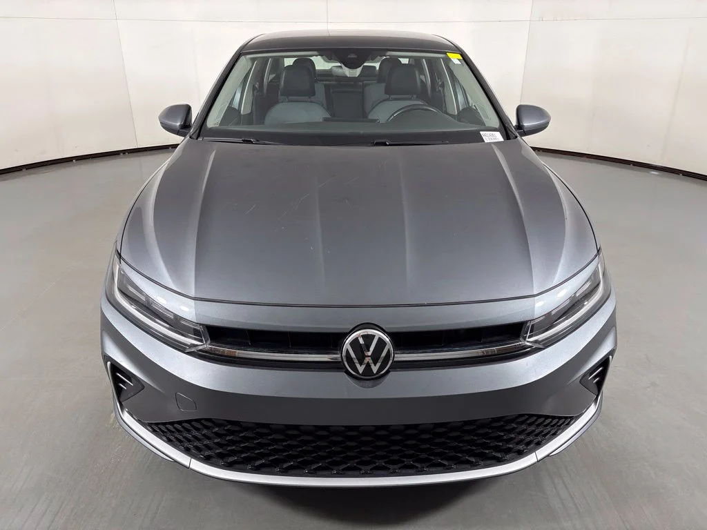 Used 2025 Gray Volkswagen 1.5T SE image 3