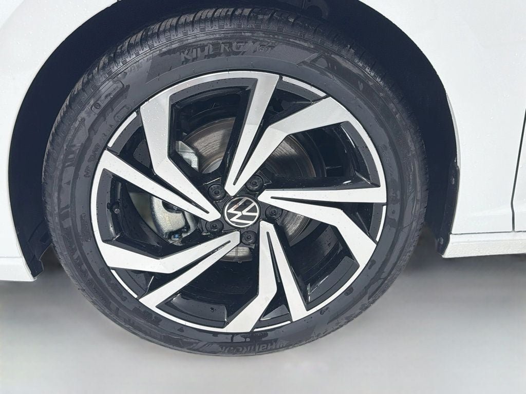 New 2026 Opal White Pearl Volkswagen SEL Automatic image 33