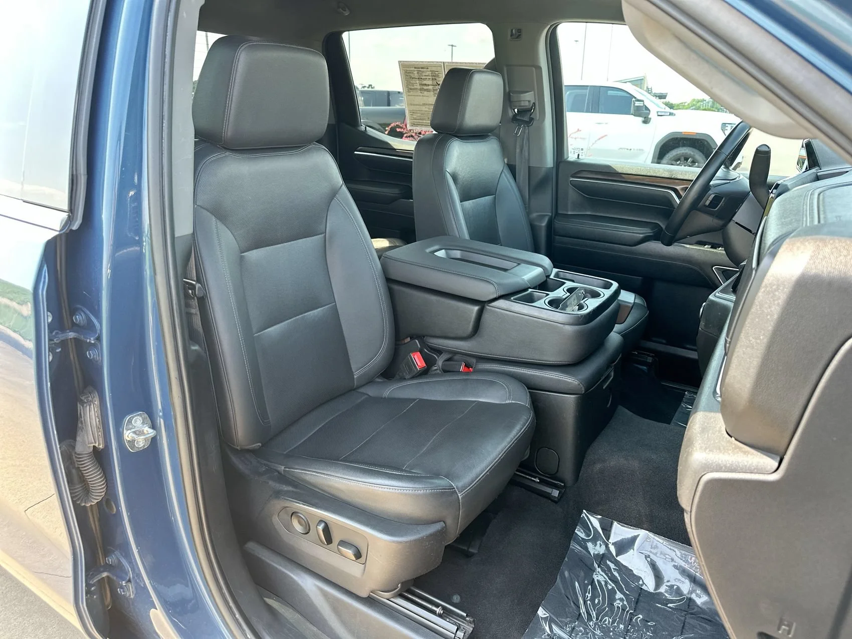 Used 2024 Downpour Metallic GMC SLT image 23