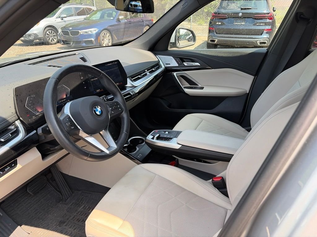 Used 2024 Silver BMW xDrive28i image 10
