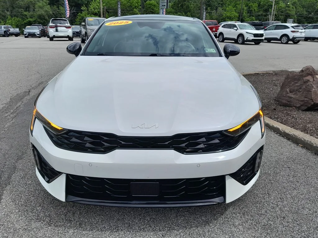 Used 2025 White Kia GT-Line image 4