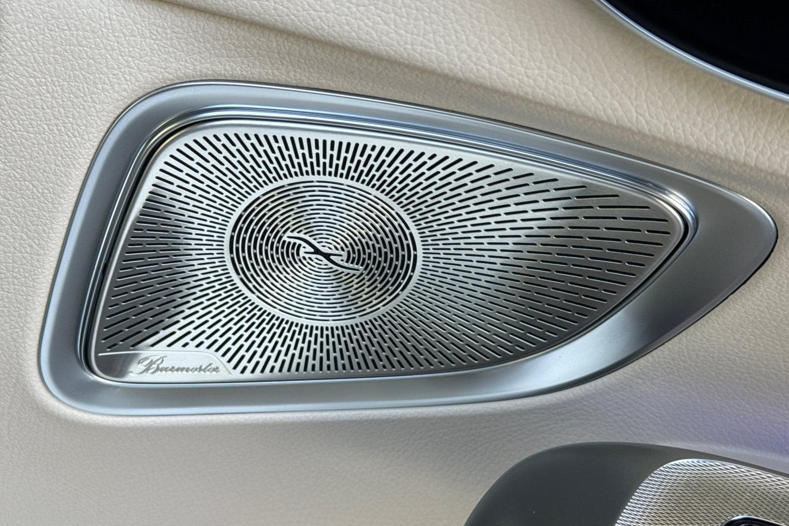 New 2027 Polar White Mercedes-Benz CLE 300 image 4