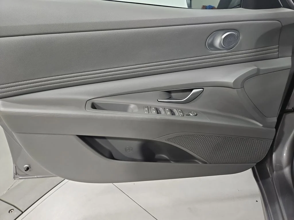Used 2023 Silver Hyundai SEL image 12