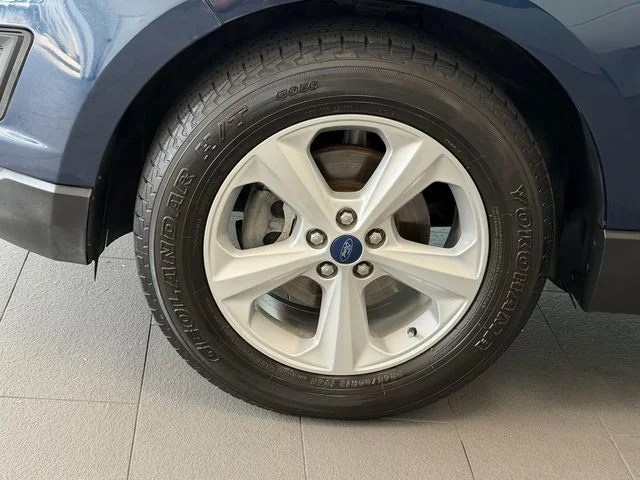 Used 2017 Blue Ford SE image 4