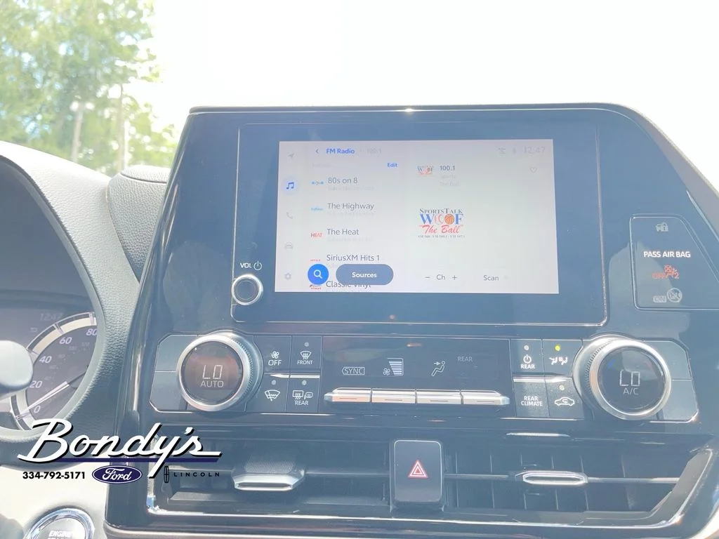 Used 2023 Pearl Toyota LE image 5