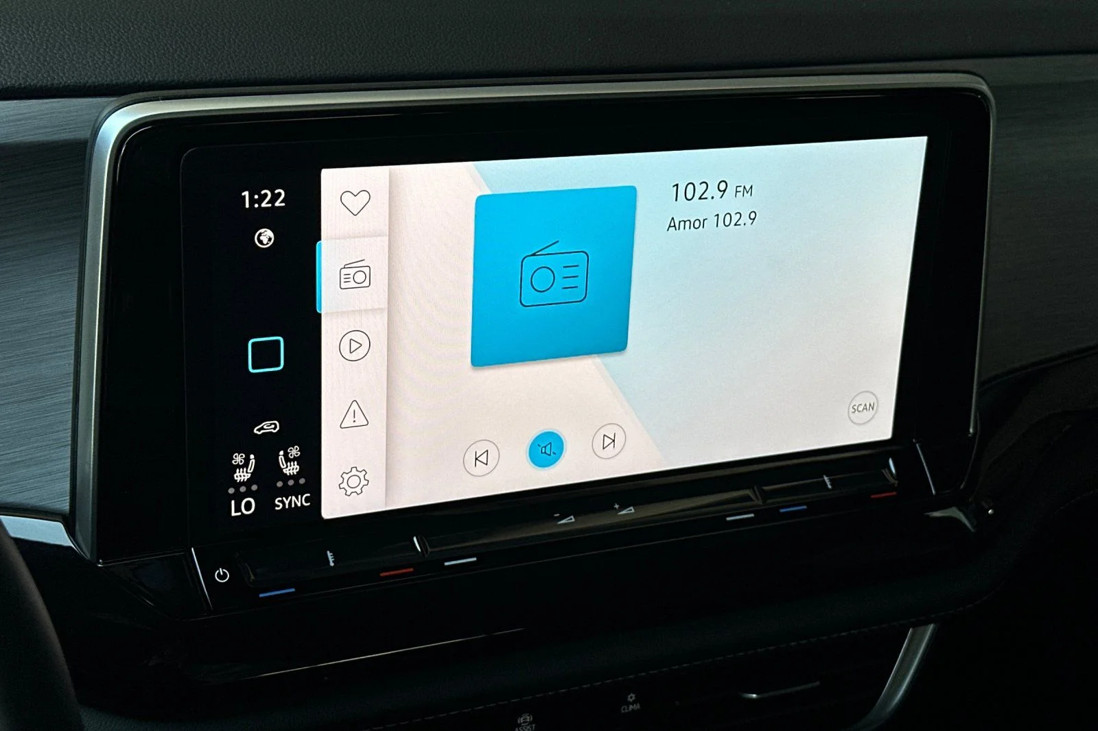 New 2026 Silver Volkswagen SE w/Technology image 16