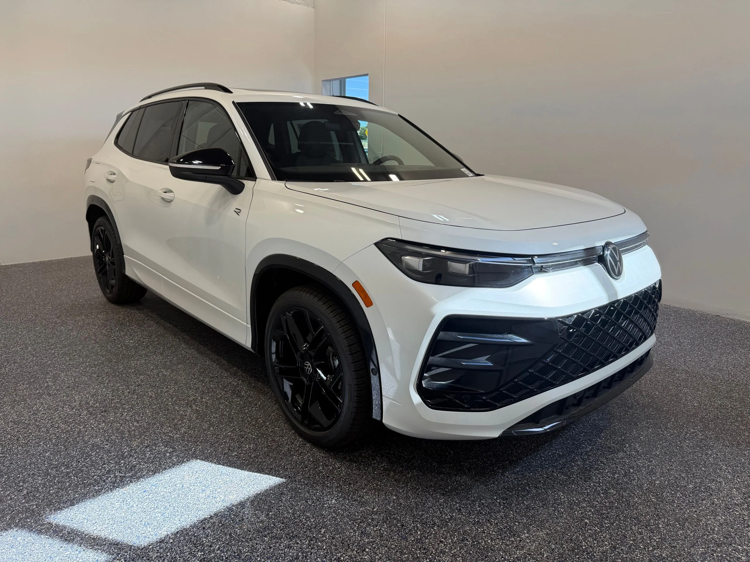 New 2026 White Volkswagen 2.0T SE R-Line Black image 9