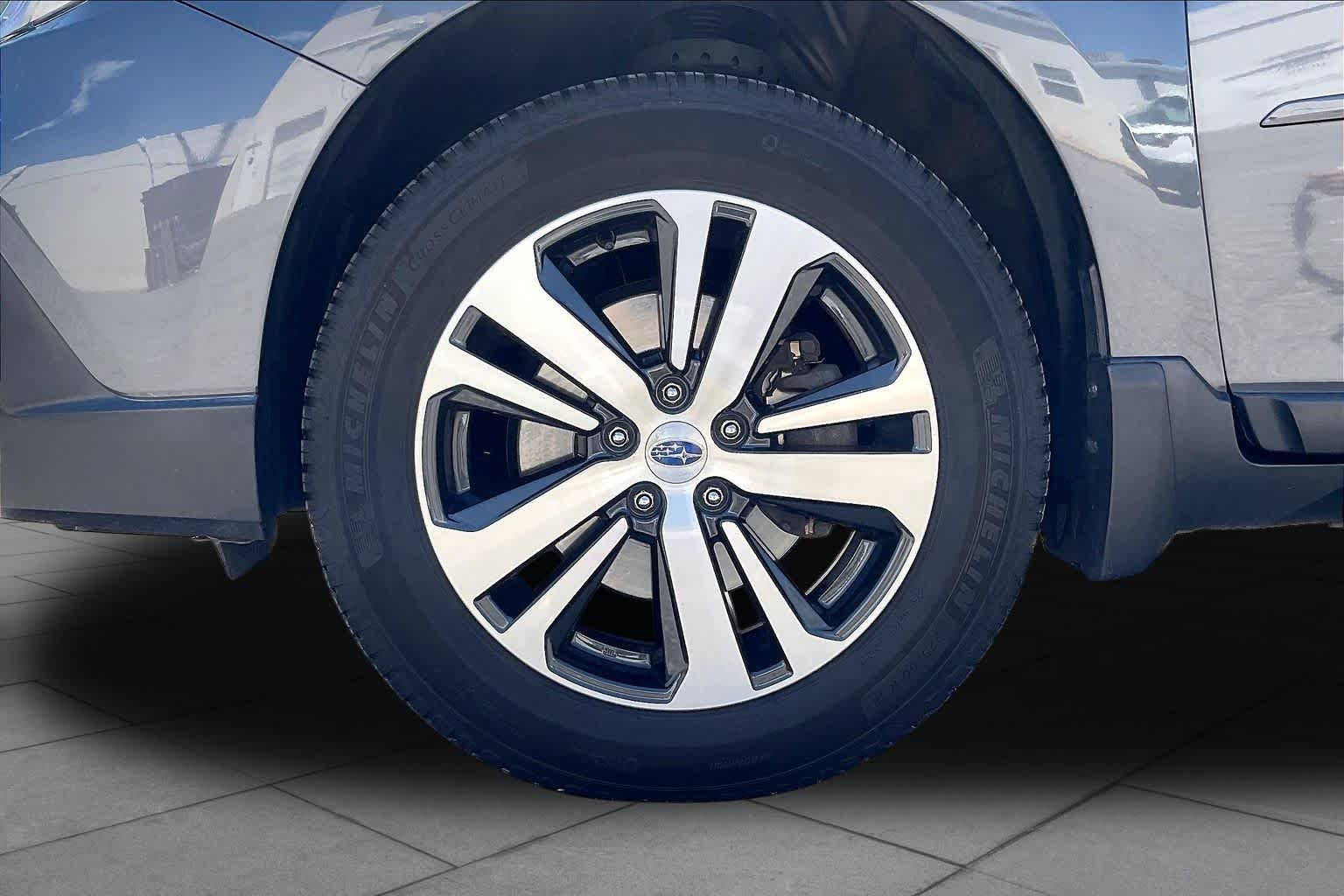 Used 2019 Magnetite Gray Metallic Subaru Limited image 10