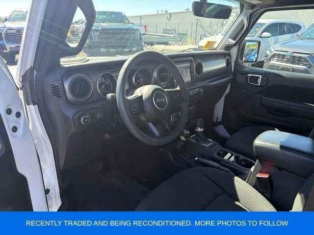 Used 2023 White/off-white Jeep Sport S image 5