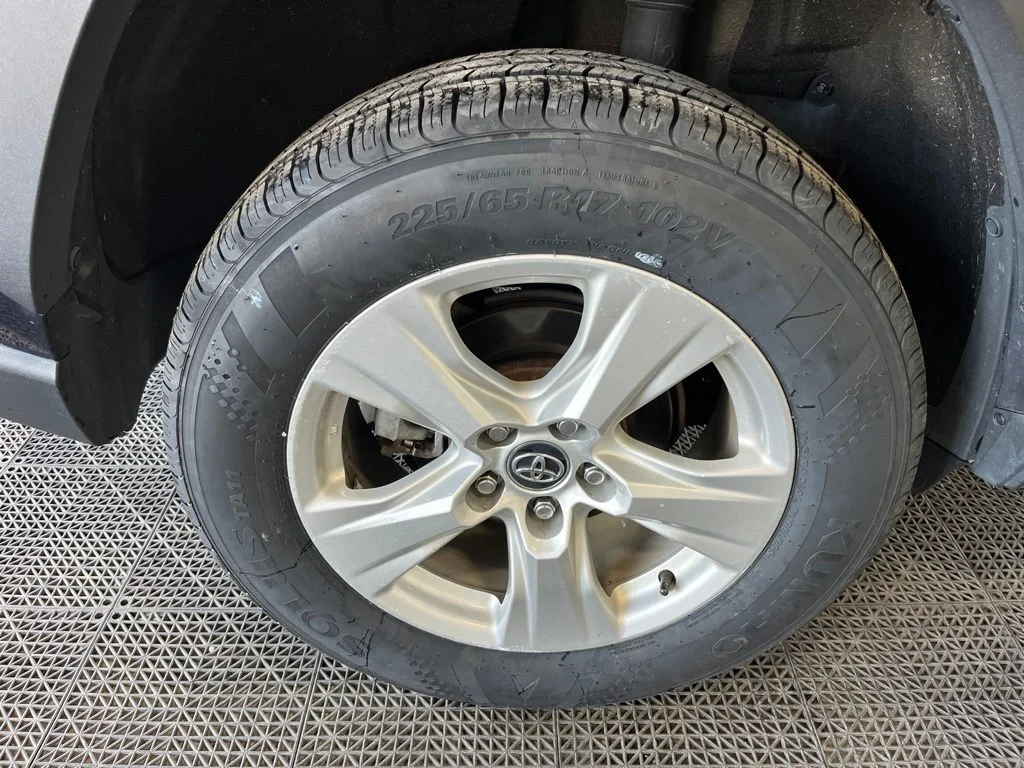 Used 2021  Toyota XLE image 26