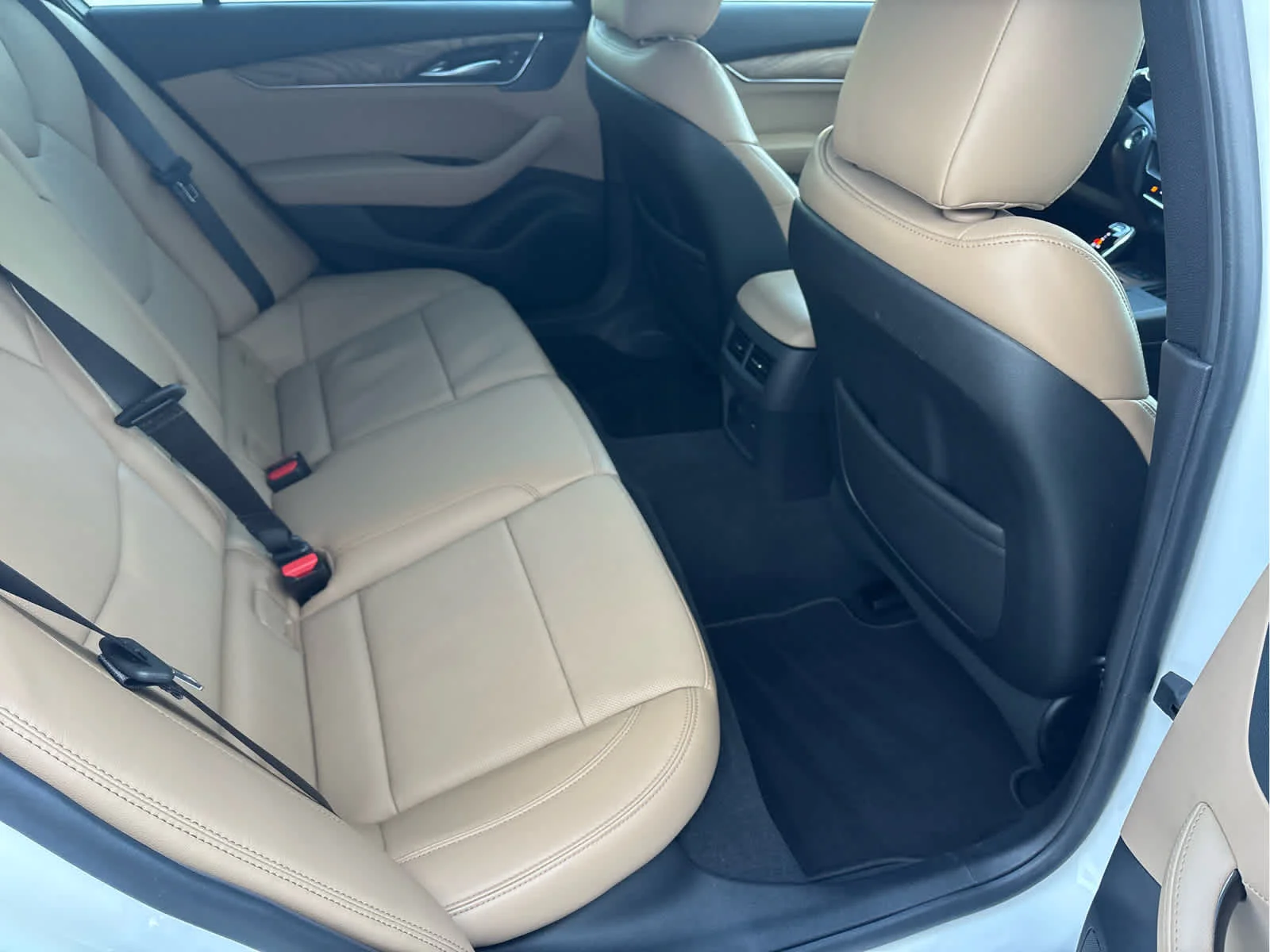 Certified Used 2025 Crystal White Tricoat Cadillac Premium Luxury image 15