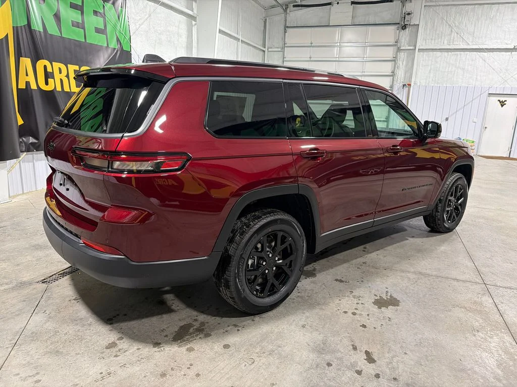 New 2026 Velvet Red Pearl-Coat Exterior Paint Jeep Laredo Altitude image 6