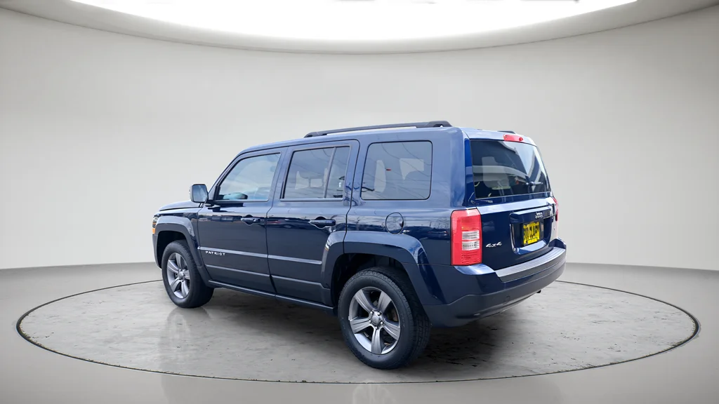 Used 2015 Blue Jeep Latitude image 5