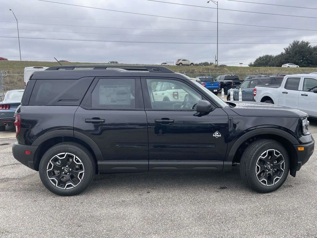New 2025 Black Ford Outer Banks image 2